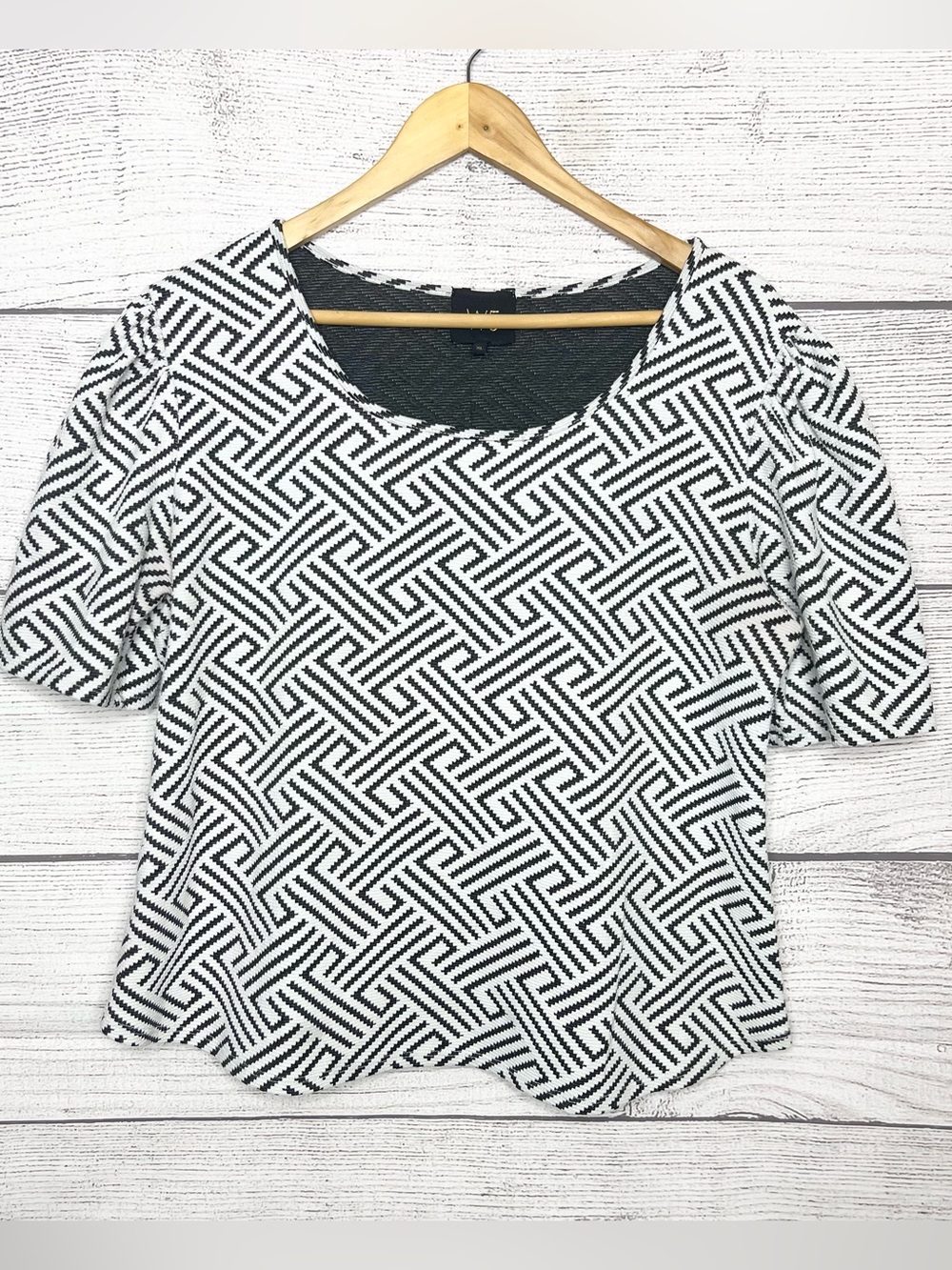 W5 Black & White Geometric Scoop Neck Short Sleeve Boxy Top Size XL